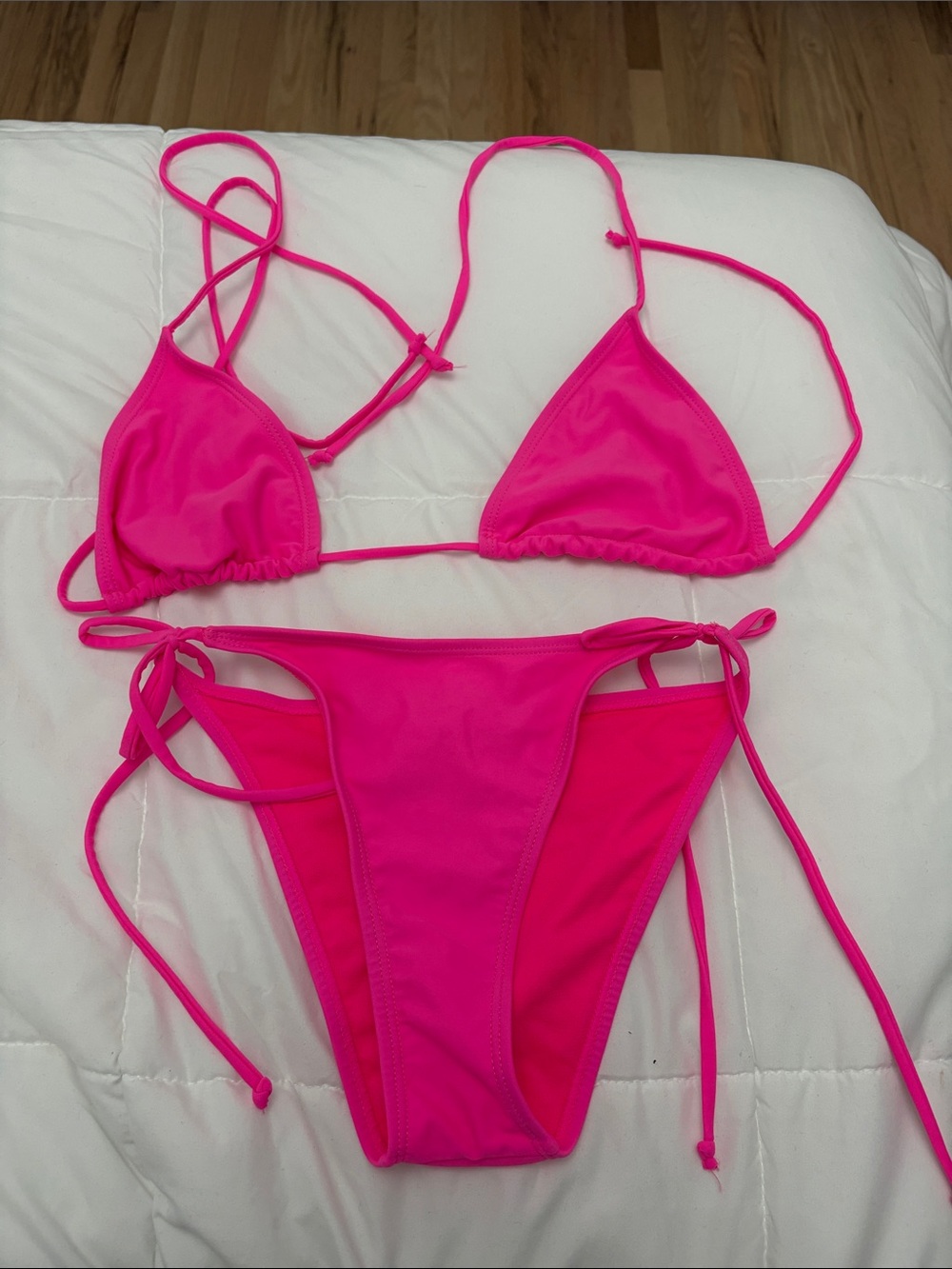 NEVER WORN Amazon Neon Pink Triangle Bikini Set